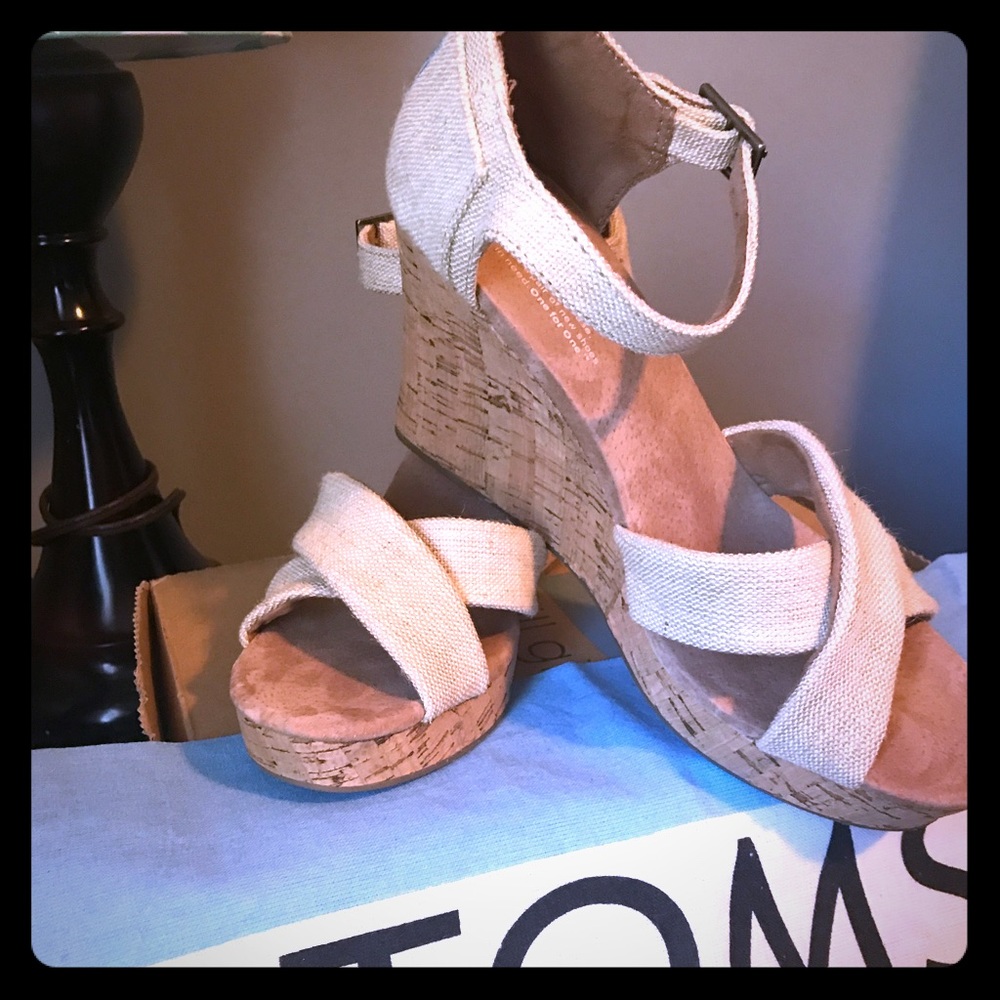 NIB. TOMS Sierra wedges